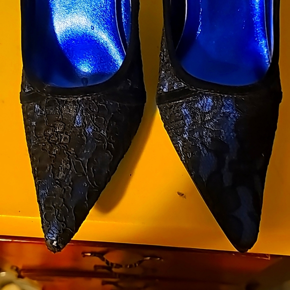 New Designer Shoes, Dangerous, Sz 8, Blue & Black Floral Lace Design, Pointy Toe - Picture 11 of 11